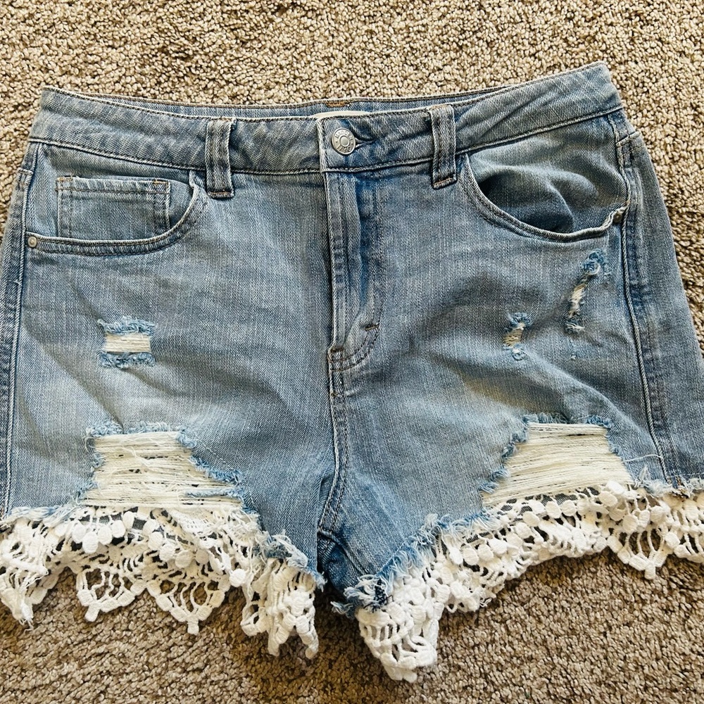 Madden NYC Lace Trim Women's Shorts
